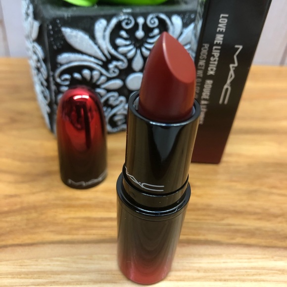 MAC Love Me Lipstick - Picture 3 of 16